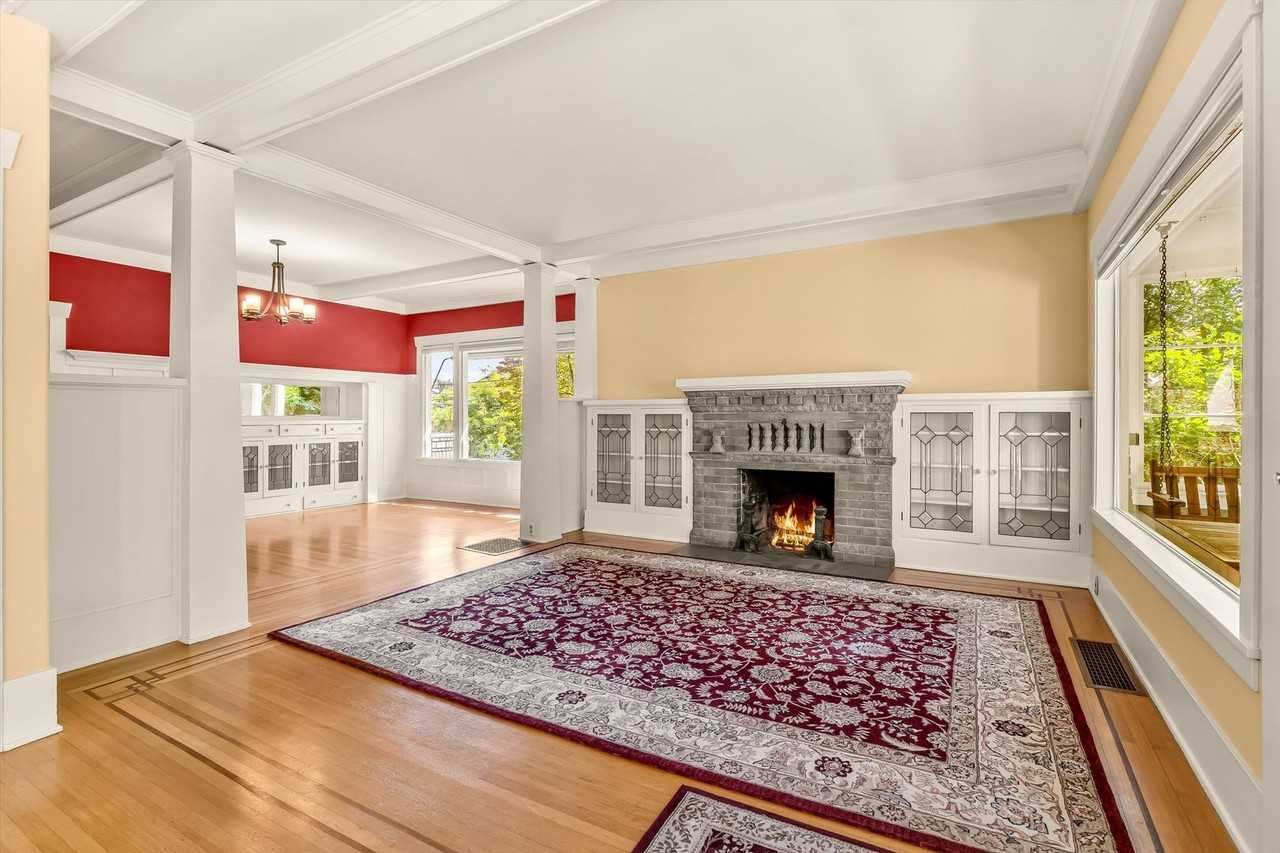 4102 Sunnyside Ave N - Photo 7 of 36