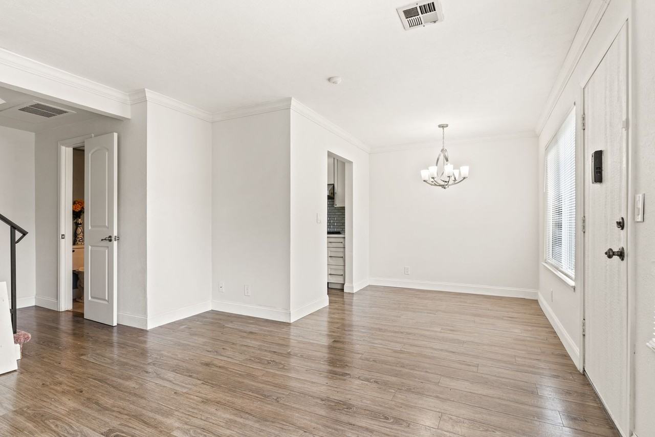 4905 Bridgepointe Pl - Photo 5 of 15