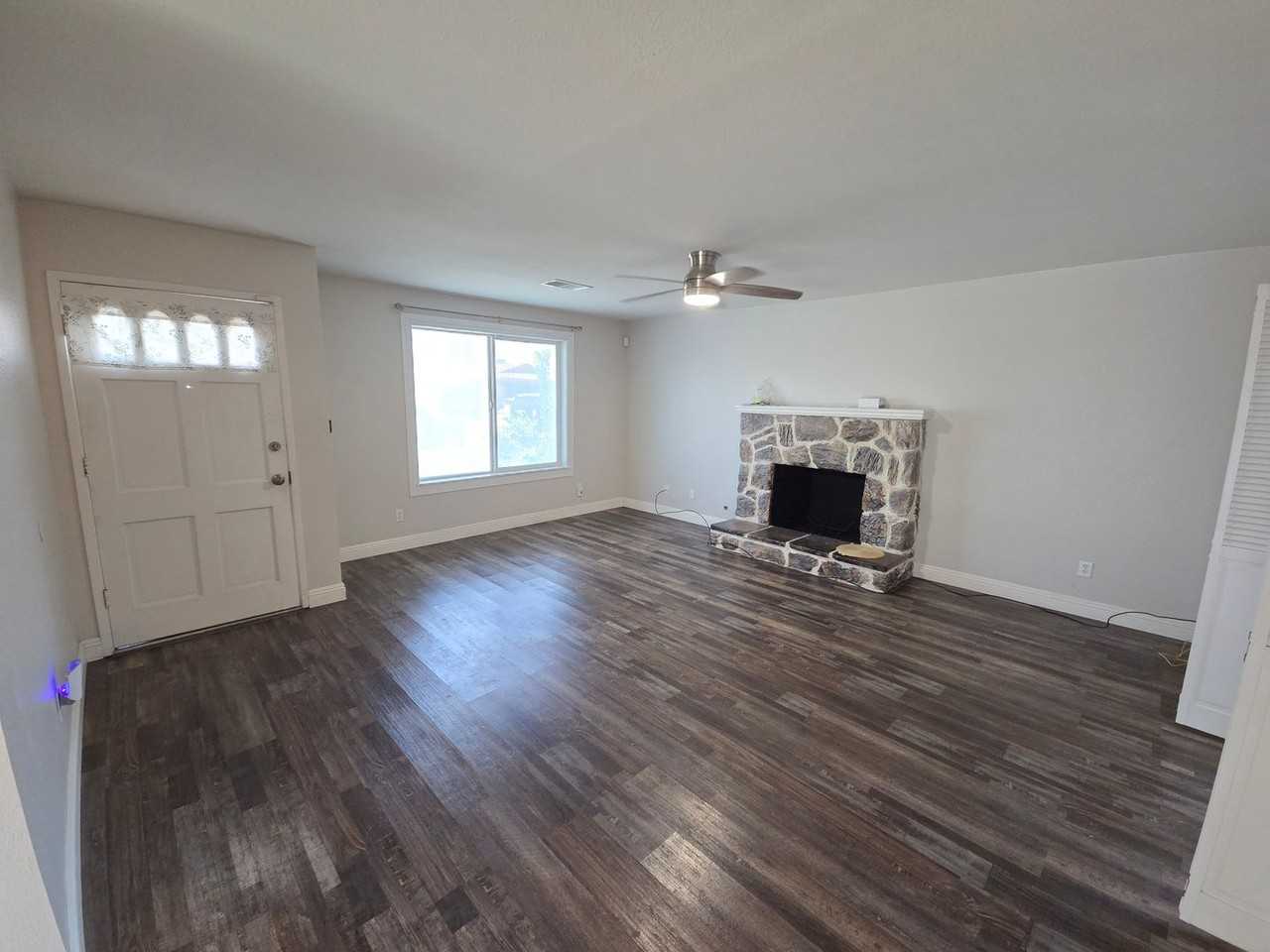 2160 Georgia Way - Photo 4 of 30