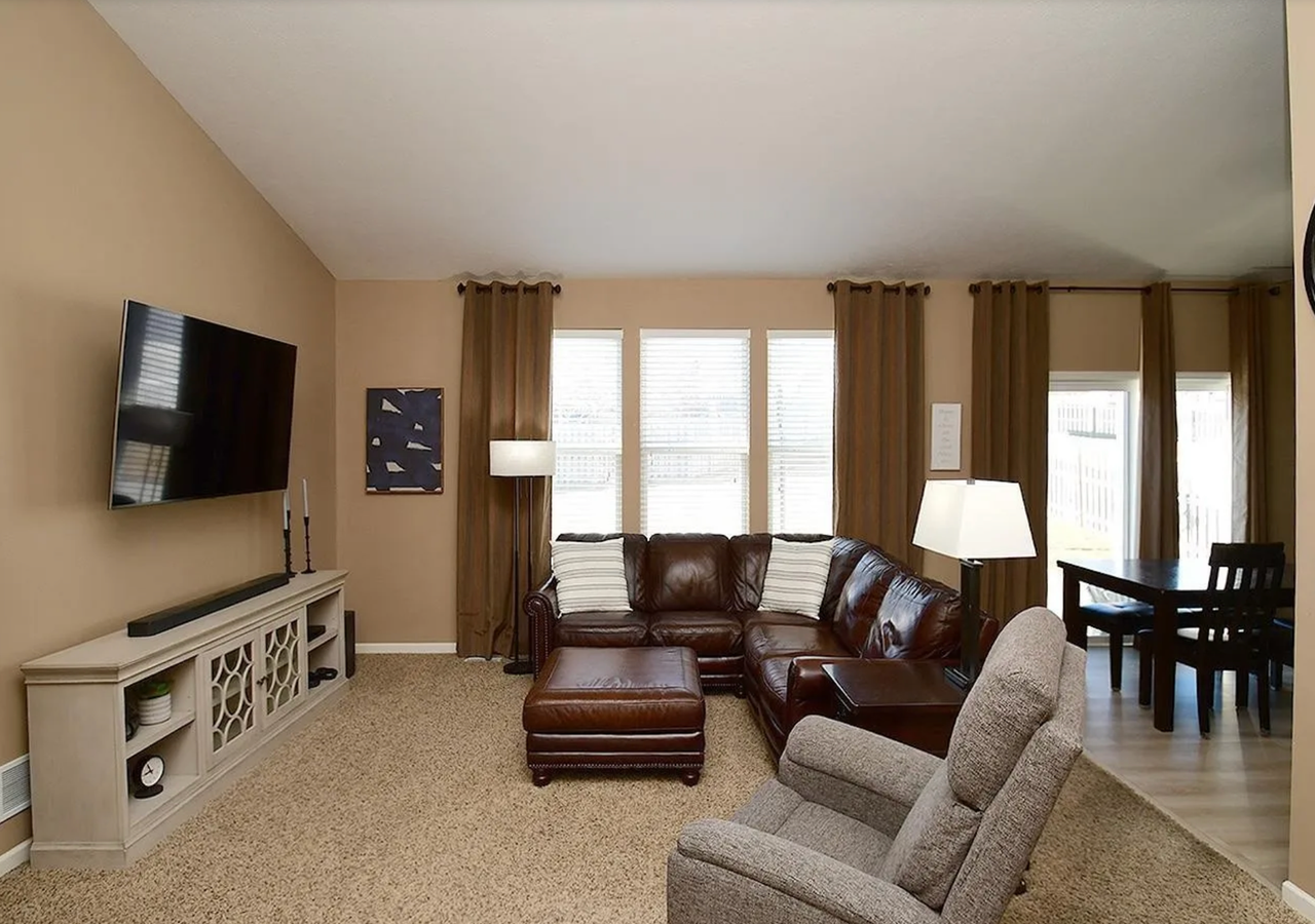 20823 Charles St - Photo 2 of 14