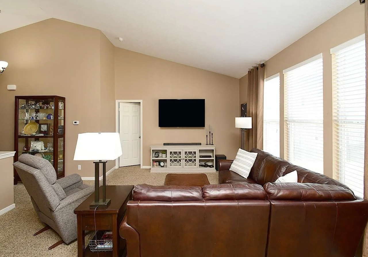 20823 Charles St - Photo 3 of 14