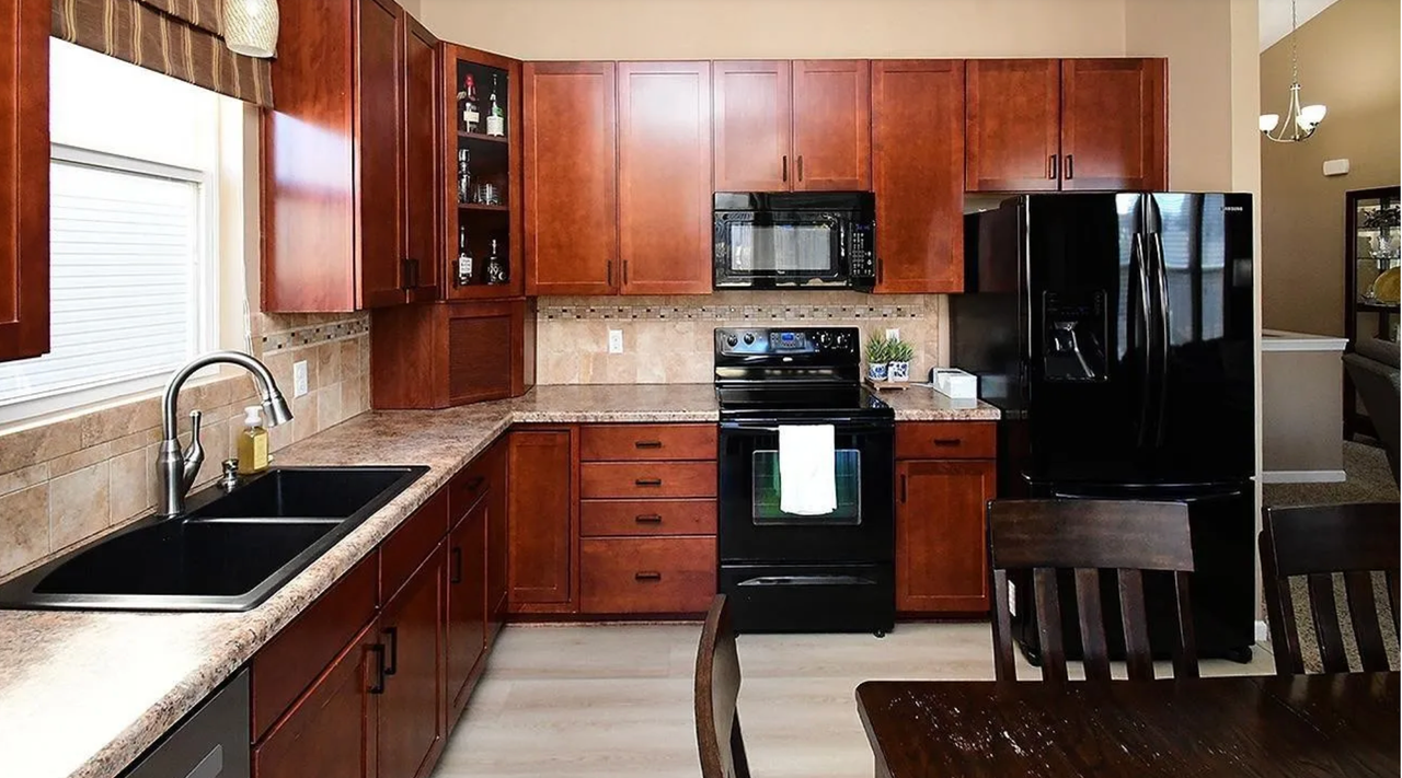 20823 Charles St - Photo 5 of 14