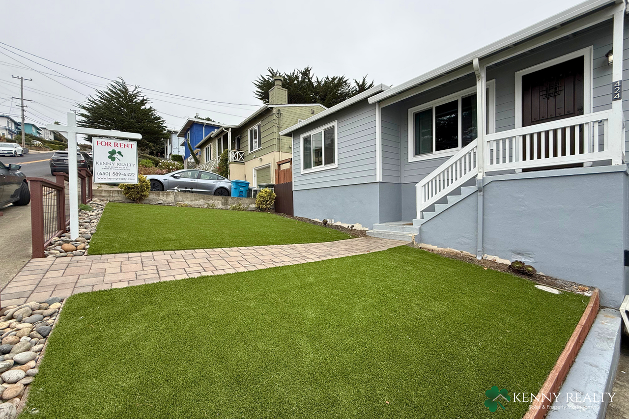 424 Manor Dr - Photo 2 of 31