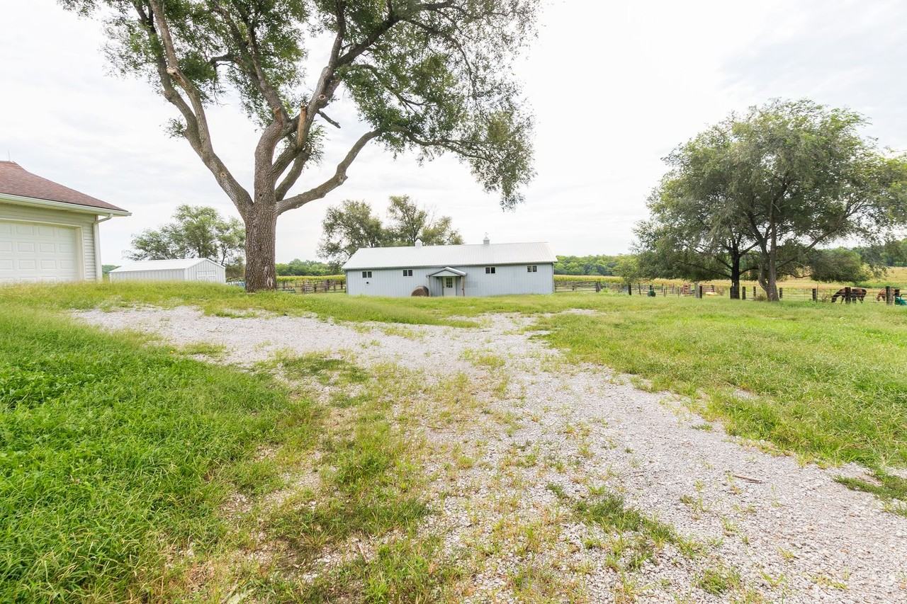 15303 Cameron Rd - Photo 3 of 28