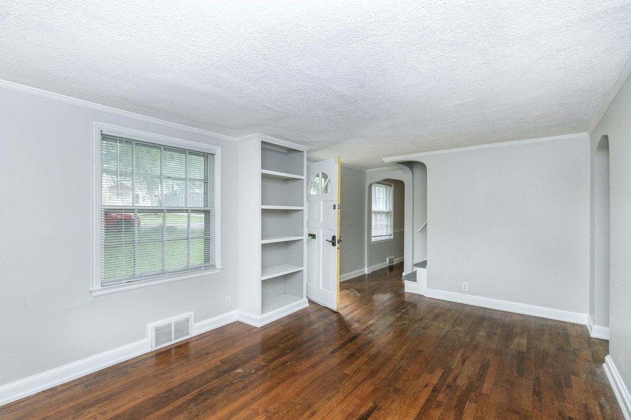 7833 Madison Ave - Photo 3 of 40