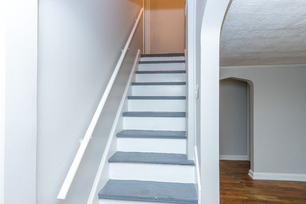 7833 Madison Ave - Photo 5 of 40