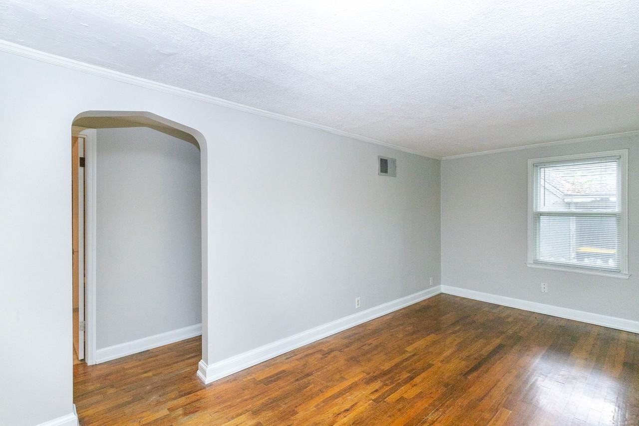 7833 Madison Ave - Photo 6 of 40
