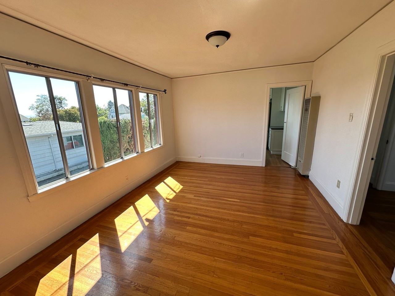 1066 Peralta Ave - Photo 5 of 15