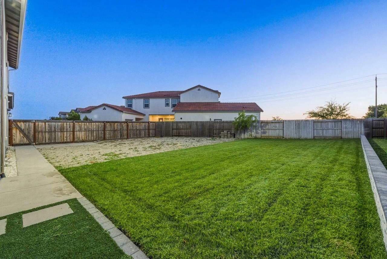 7487 Amonde Way - Photo 4 of 43