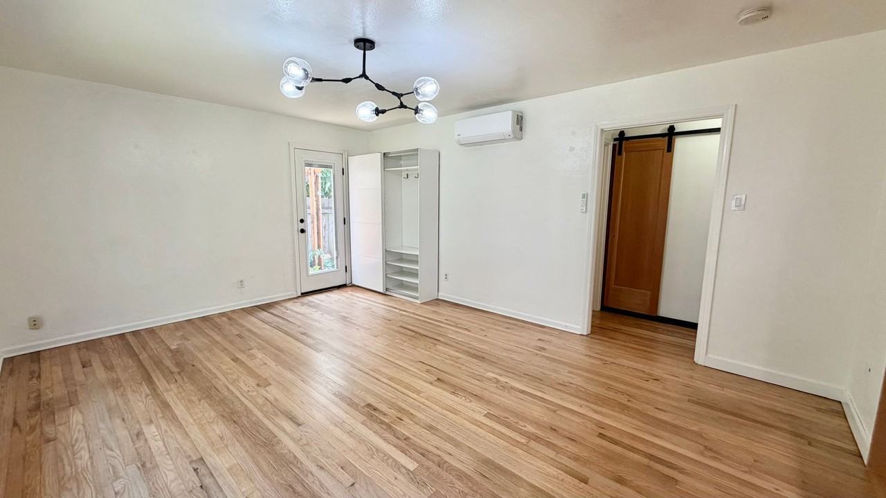 9340 Se Yamhill St - Photo 4 of 43