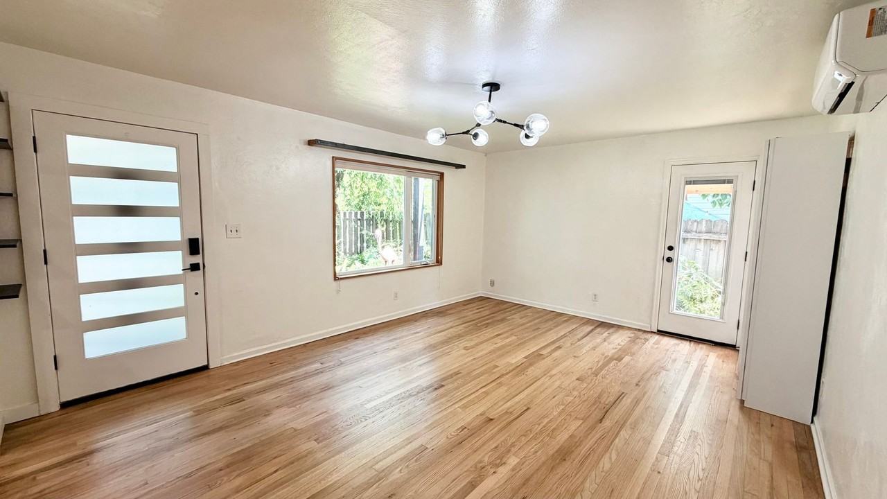 9340 Se Yamhill St - Photo 6 of 43