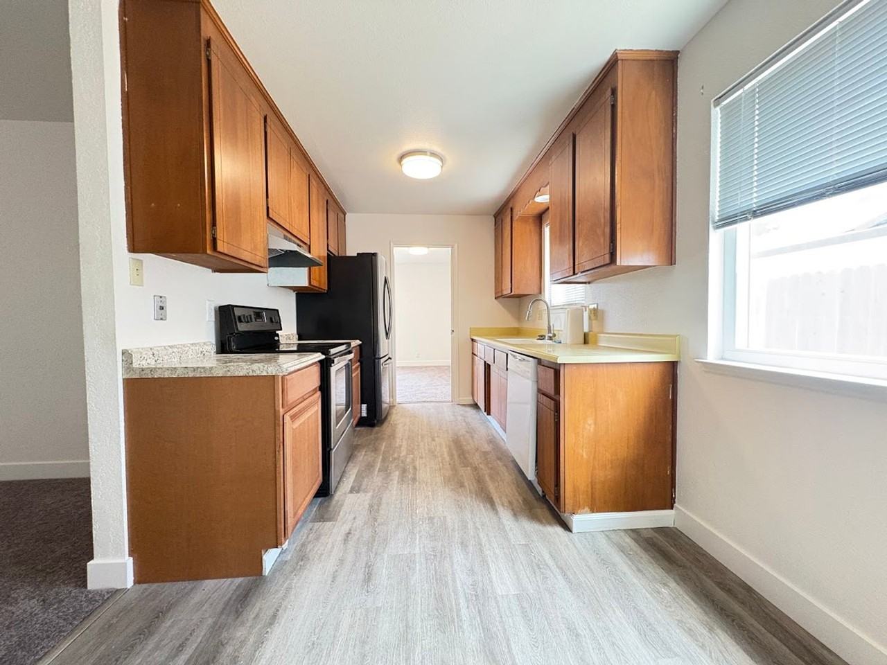 900 Wendy Hope Dr - Photo 6 of 19