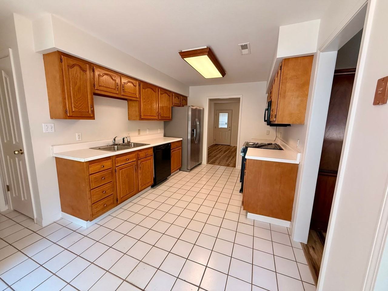3108 Maplewood Ter - Photo 7 of 20