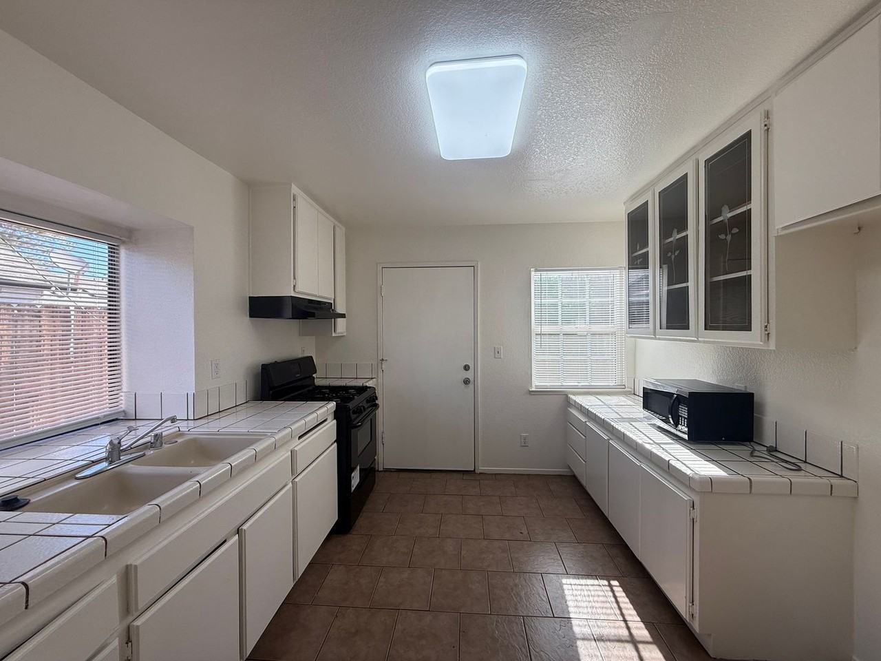 43632 San Francisco Ave - Photo 5 of 13
