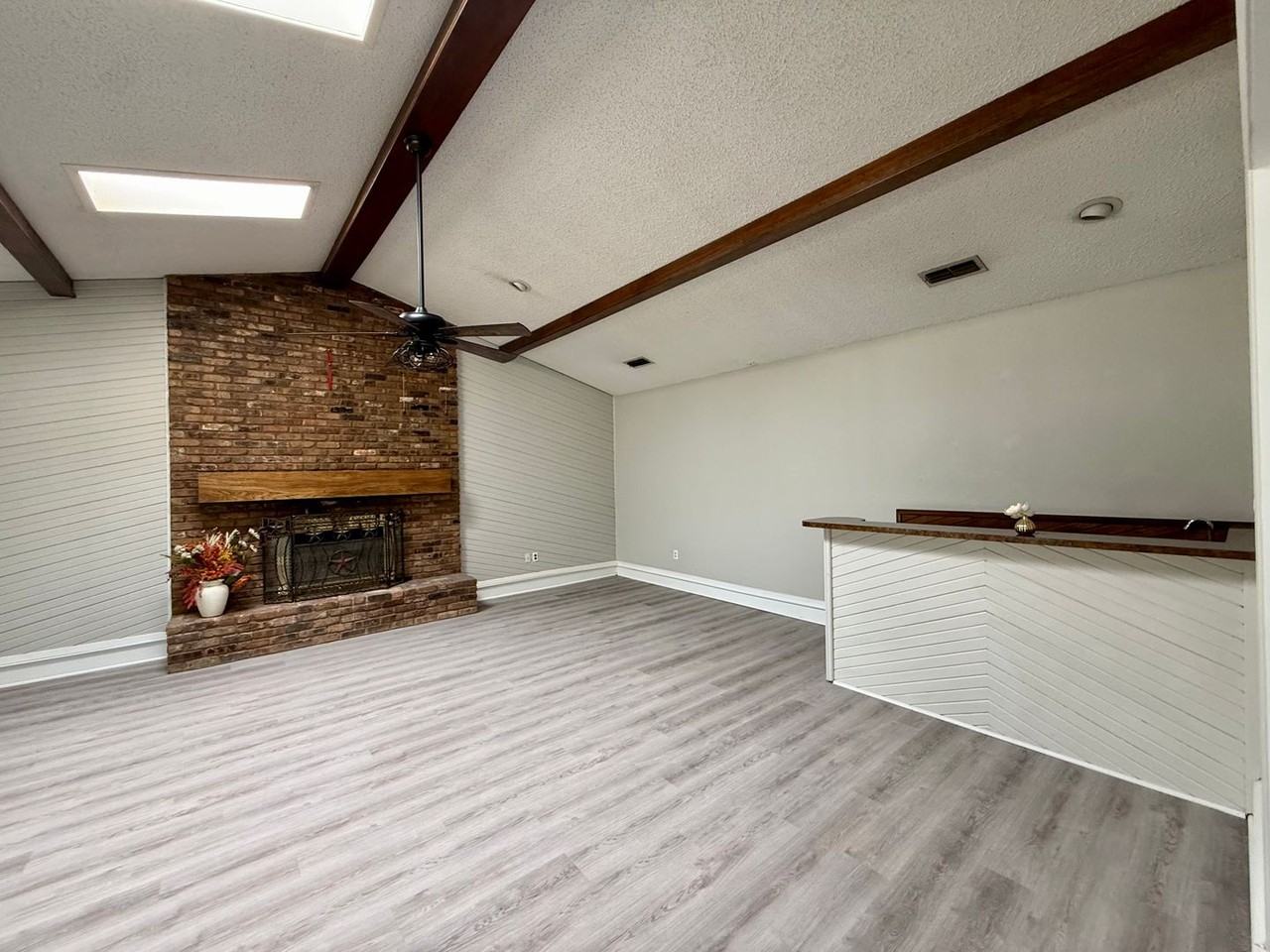 8606 Knoxville Ave - Photo 2 of 16