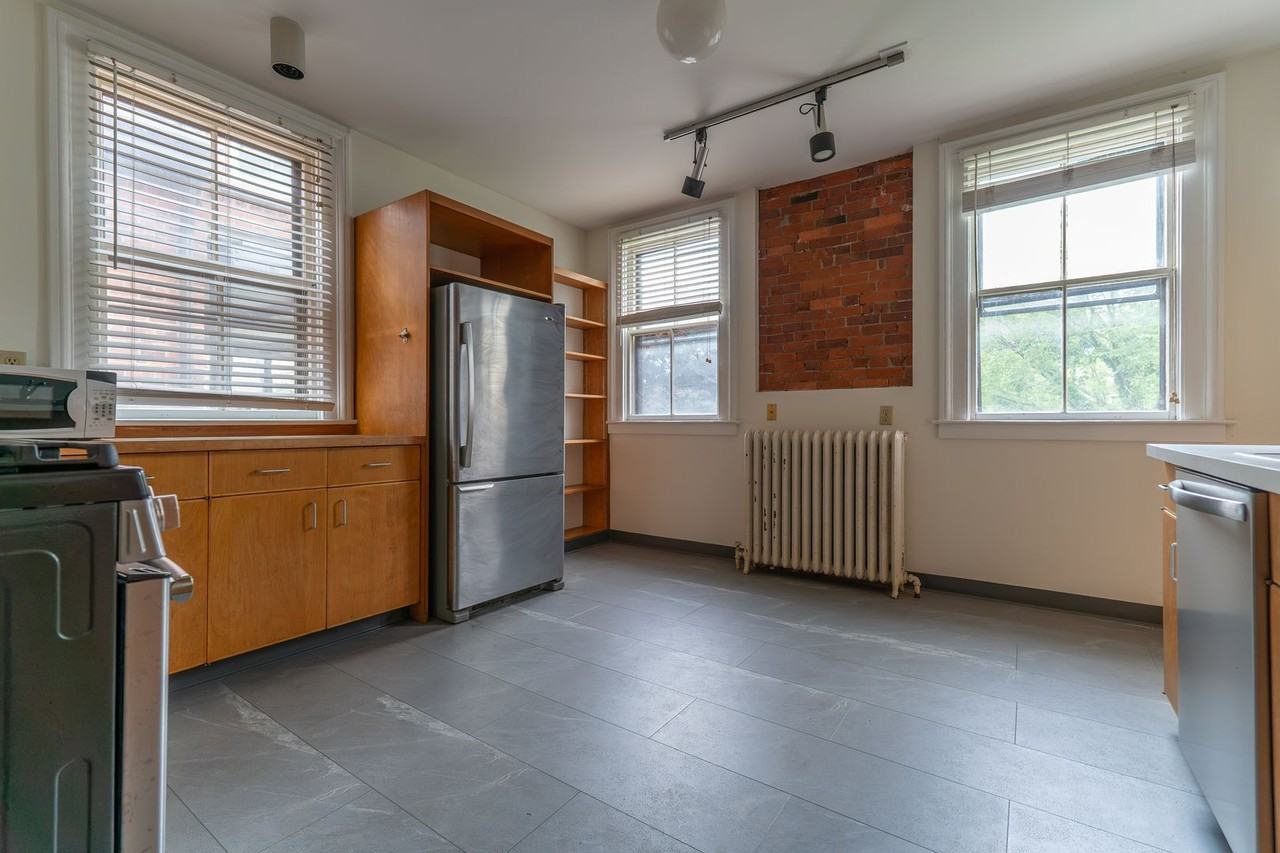 95 Olive St - Photo 2 of 16
