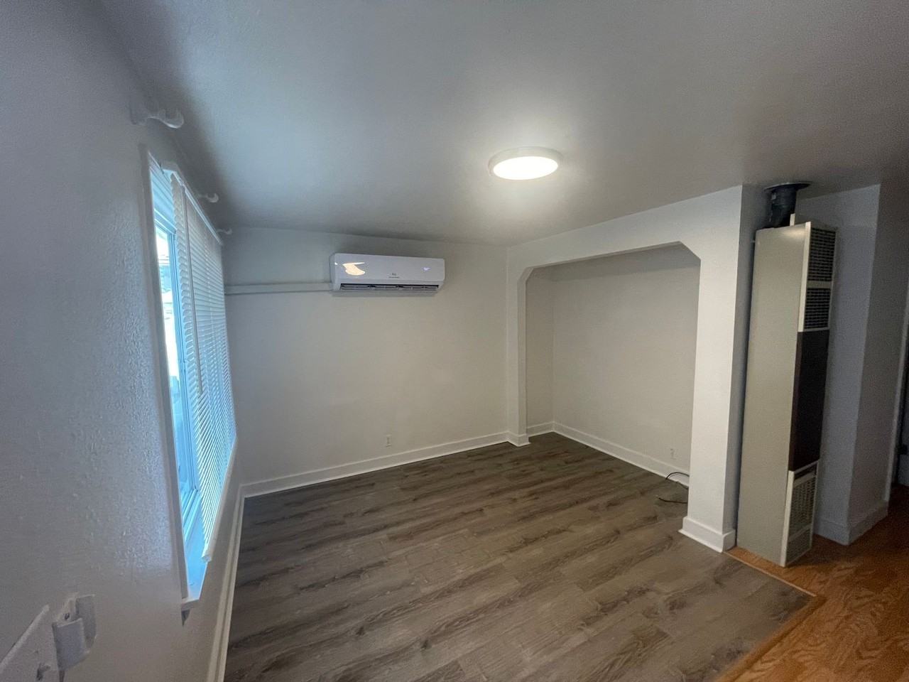 205 S Pine St - Photo 4 of 11