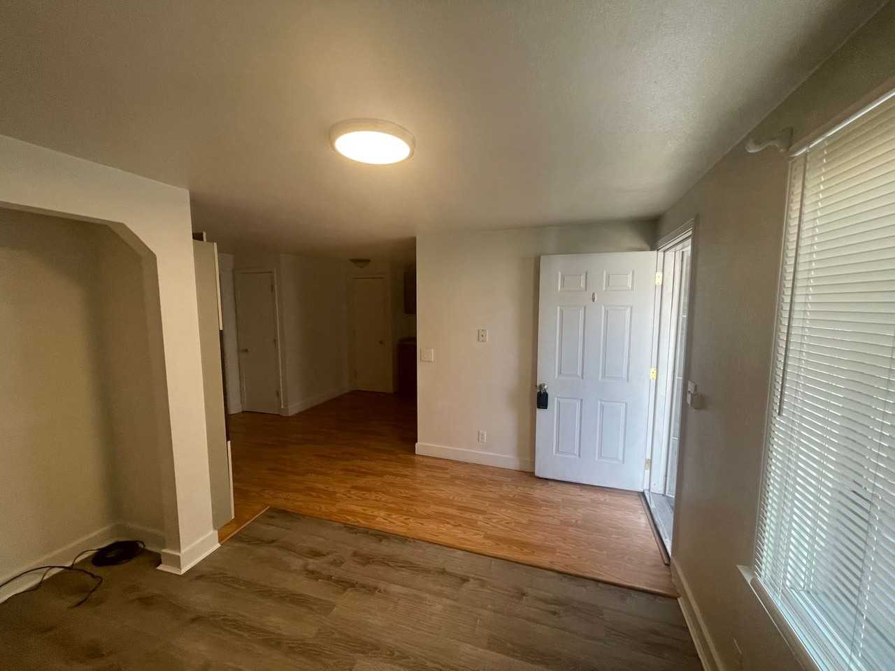 205 S Pine St - Photo 5 of 11