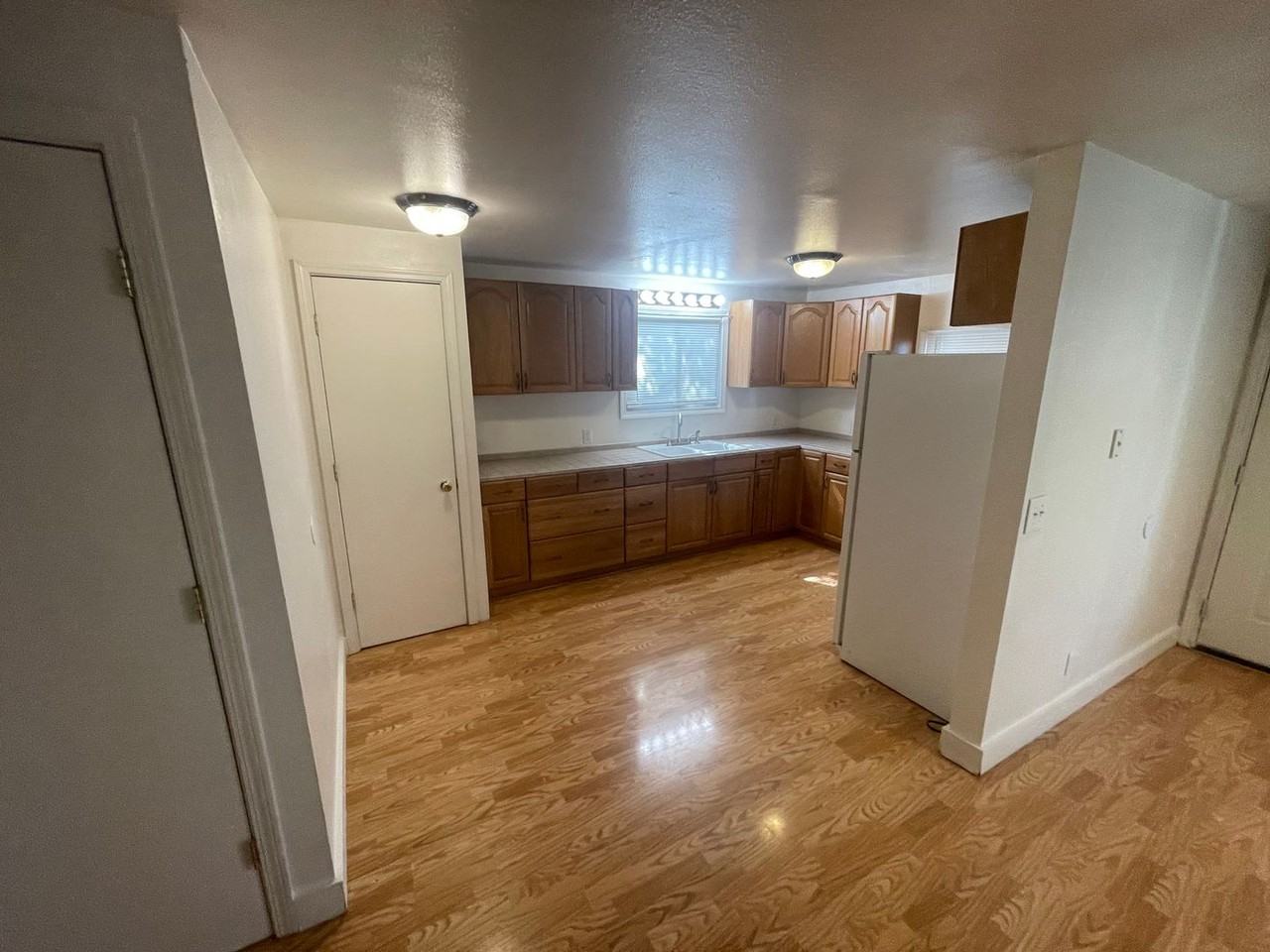 205 S Pine St - Photo 7 of 11