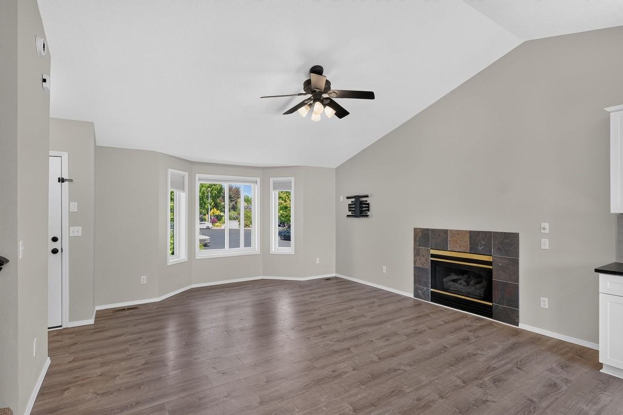 16045 Sw Baler Way - Photo 4 of 22