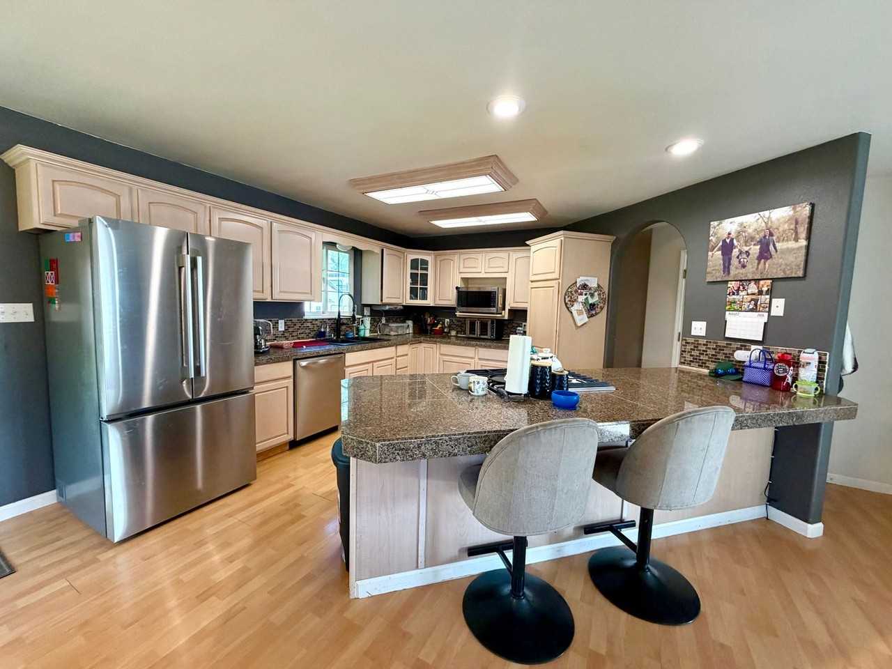 37035 Stanford St - Photo 2 of 16
