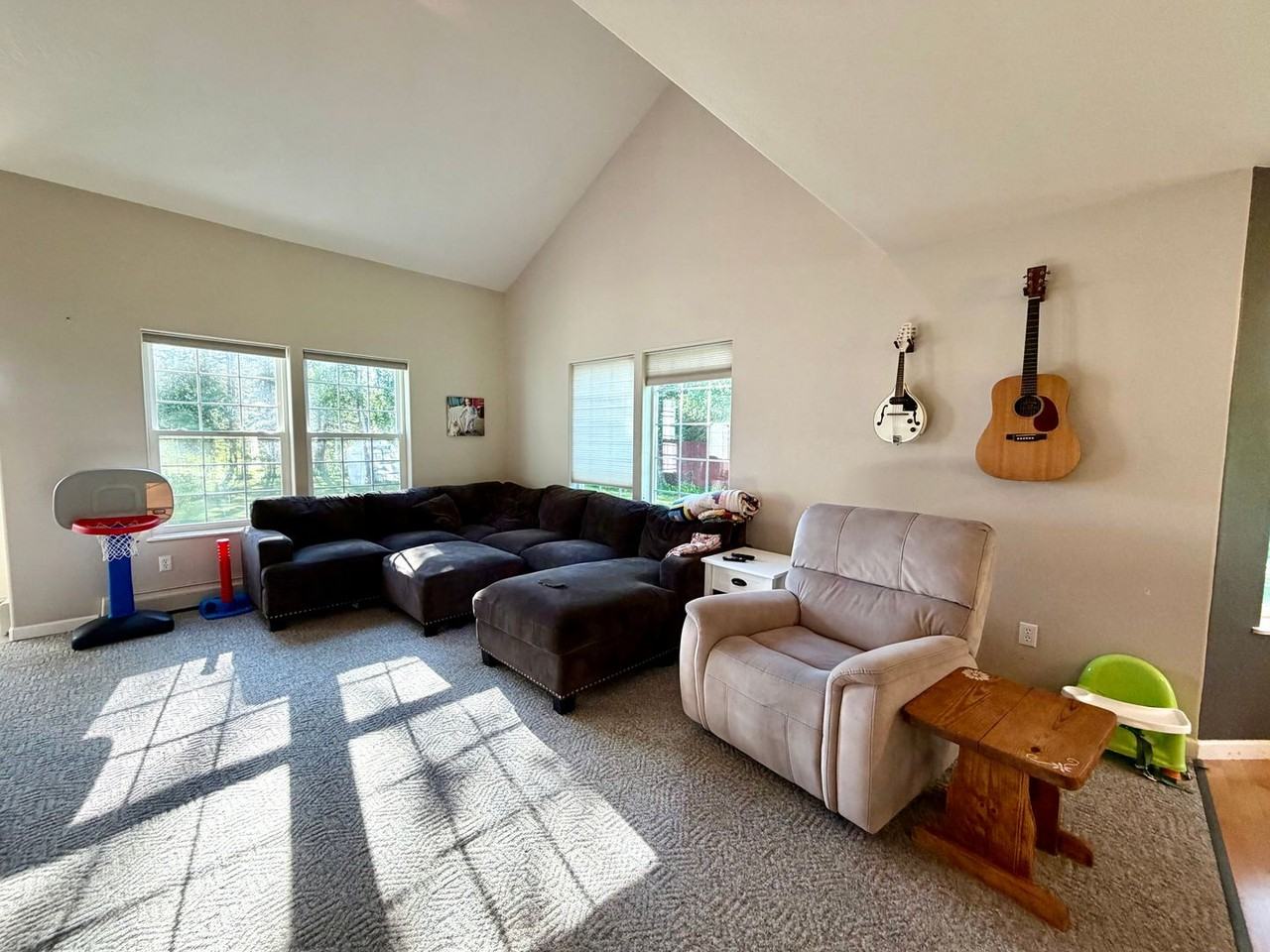 37035 Stanford St - Photo 5 of 16