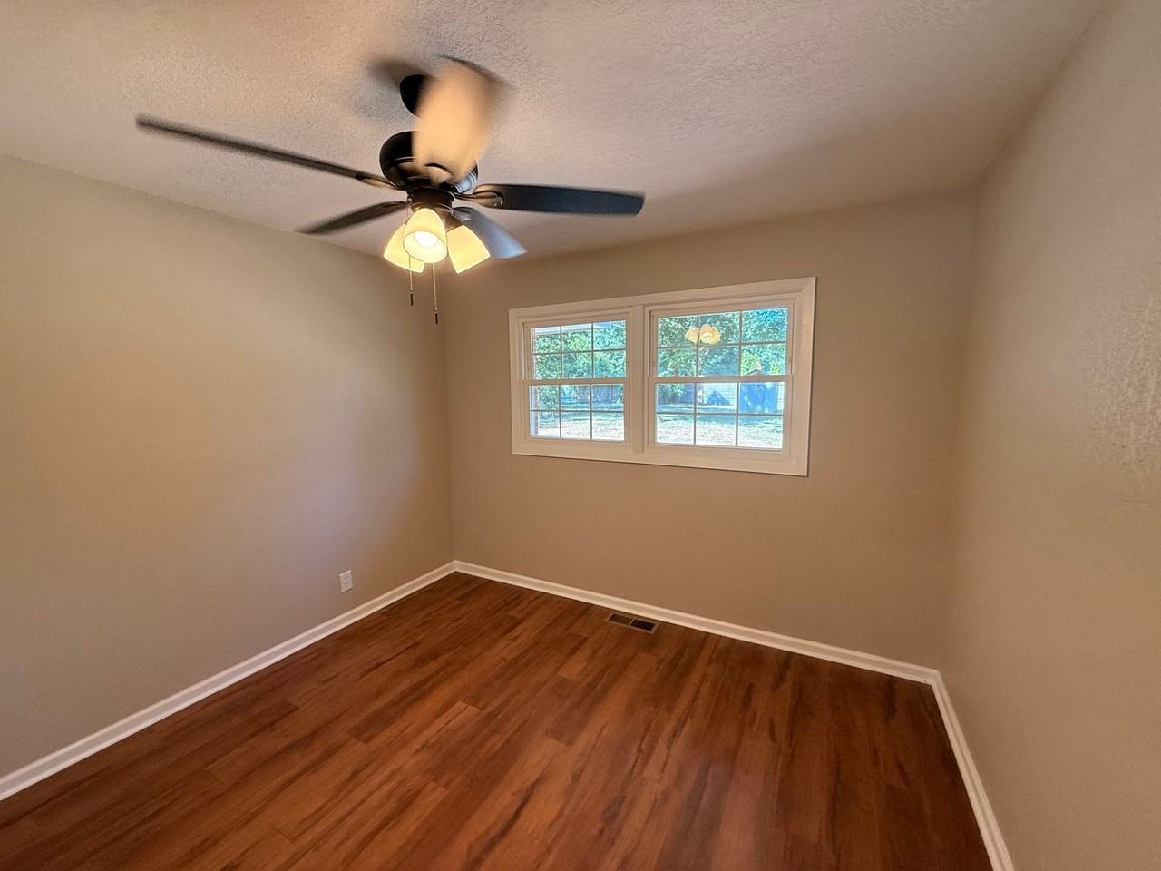 1801 Bernard St - Photo 4 of 12