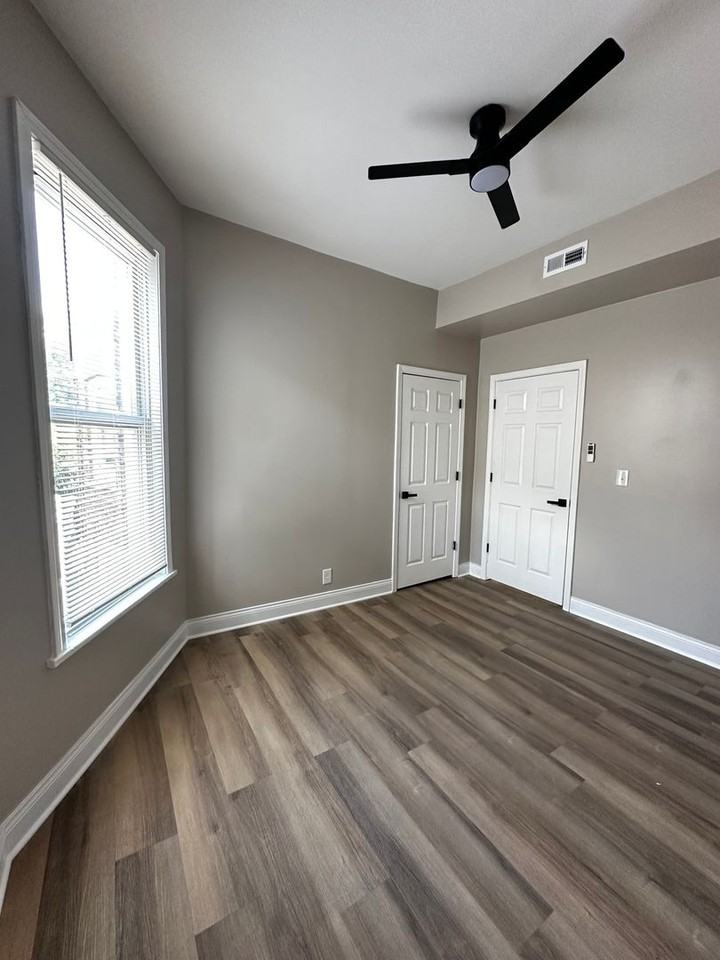 7417 S Champlain Ave - Photo 4 of 14