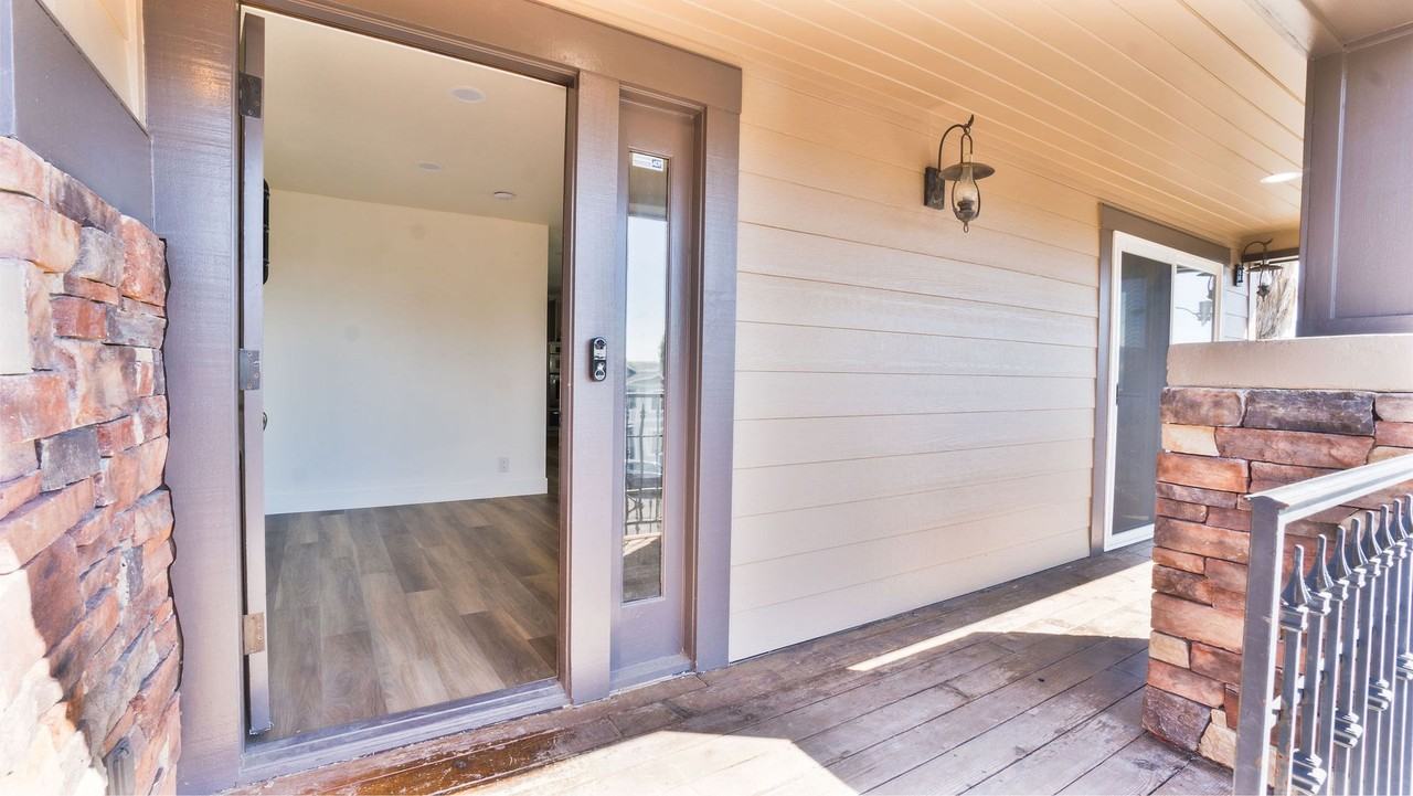 1130 W 9th St - Photo 5 of 50