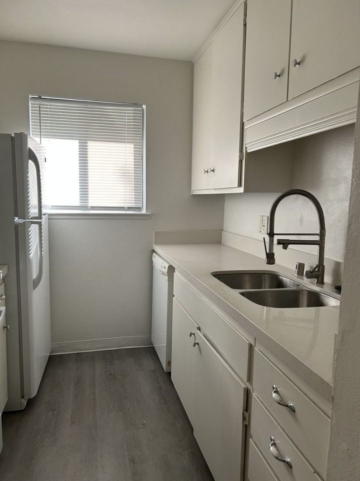 4711 Hayford Way #4 - Photo 4 of 10