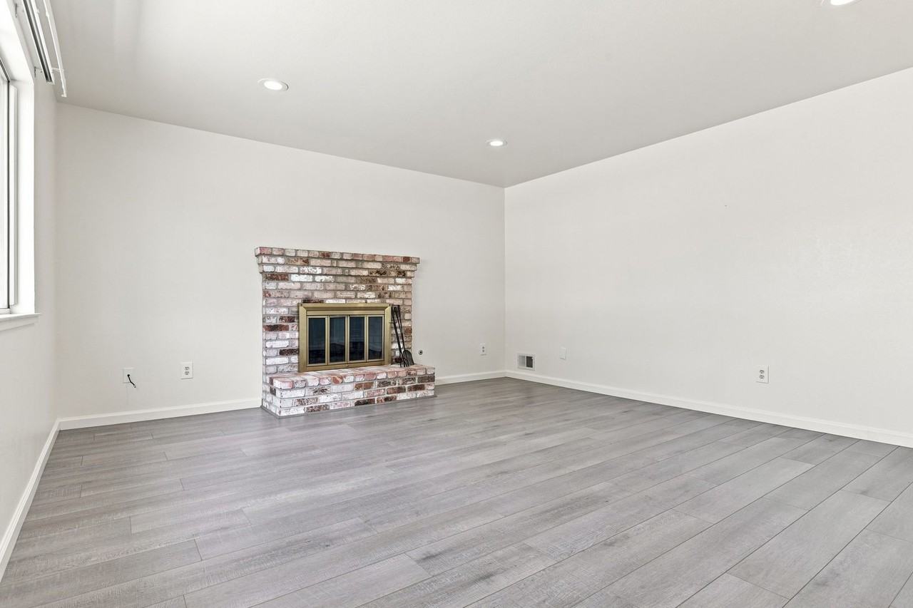 745 Cedar Dr - Photo 5 of 17