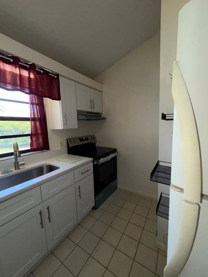 250 Terrace Hill Blvd - Photo 5 of 19