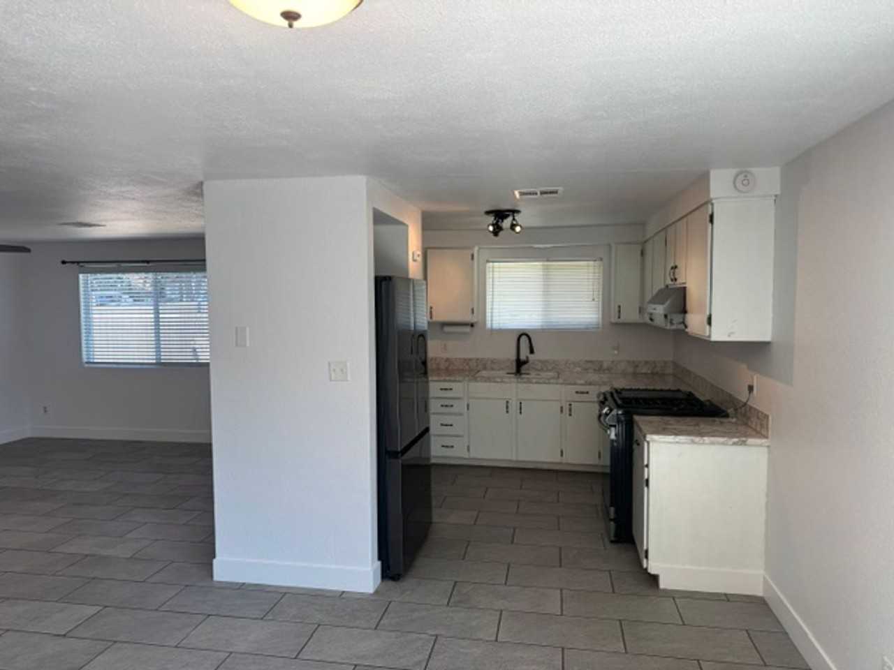 1410 5th Ave - Photo 3 of 23