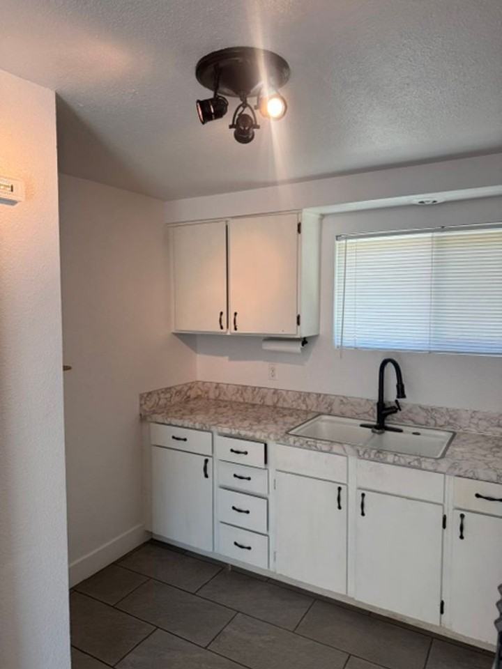 1410 5th Ave - Photo 5 of 23