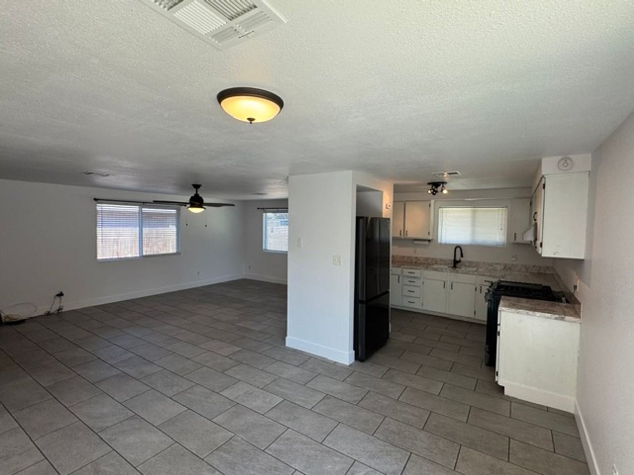 1410 5th Ave - Photo 6 of 23