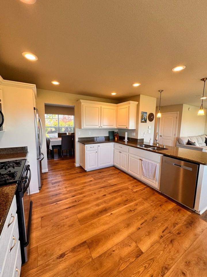 1020 Ne Granite Ridge St - Photo 2 of 24