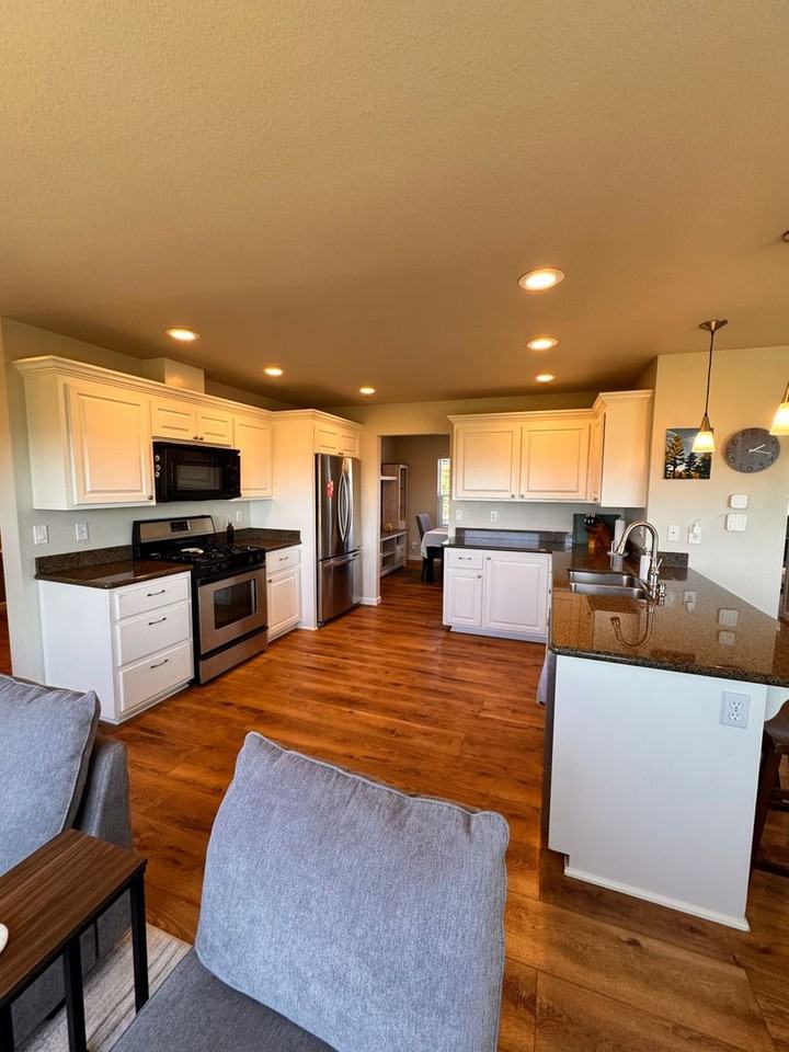 1020 Ne Granite Ridge St - Photo 4 of 24
