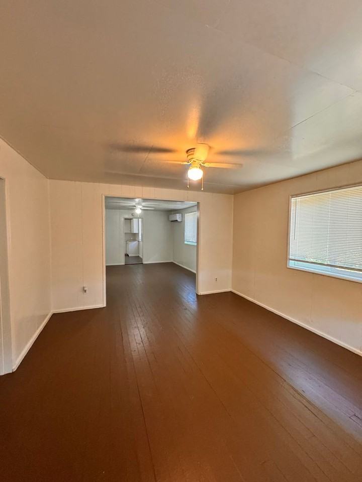 328 Se Lane Ave - Photo 2 of 14