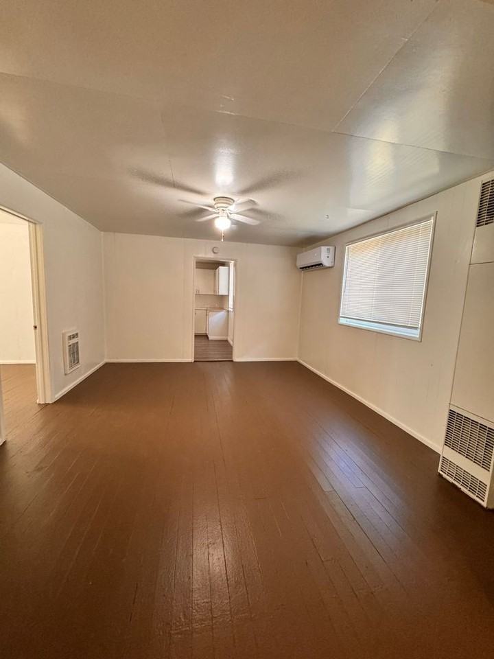 328 Se Lane Ave - Photo 3 of 14