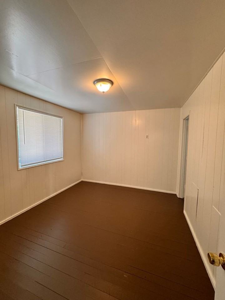 328 Se Lane Ave - Photo 4 of 14