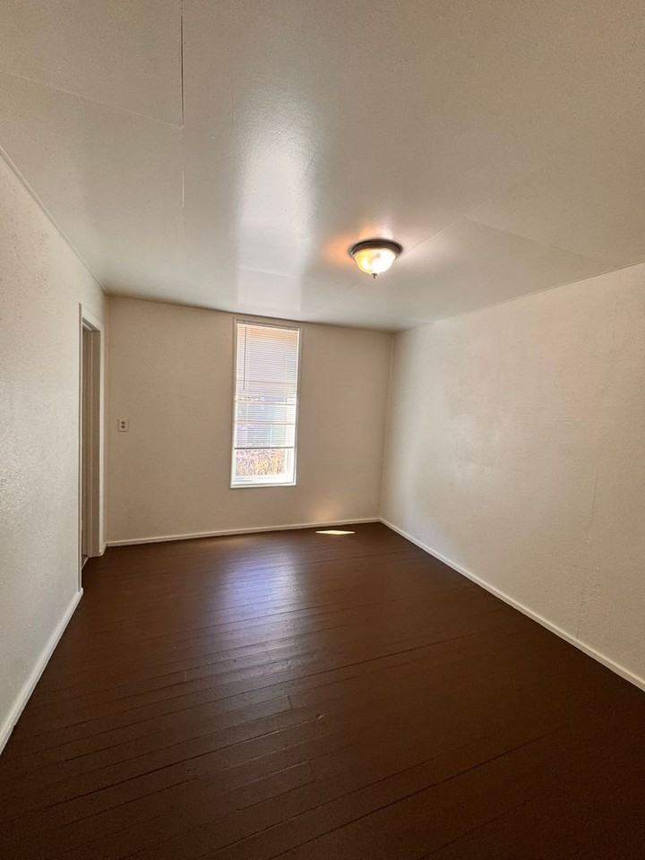 328 Se Lane Ave - Photo 7 of 14