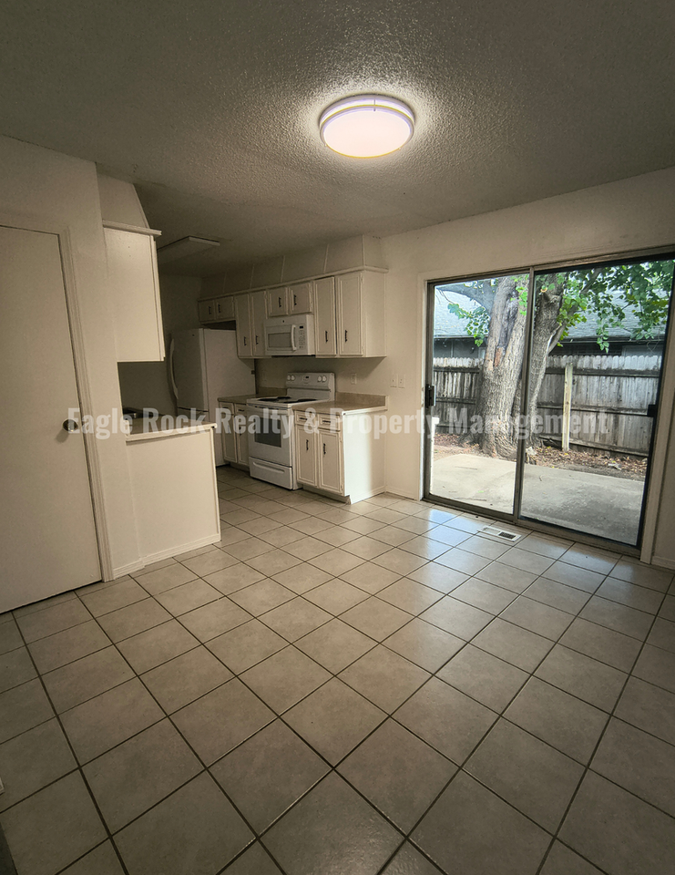 4627 S 72nd East Pl - Photo 6 of 35