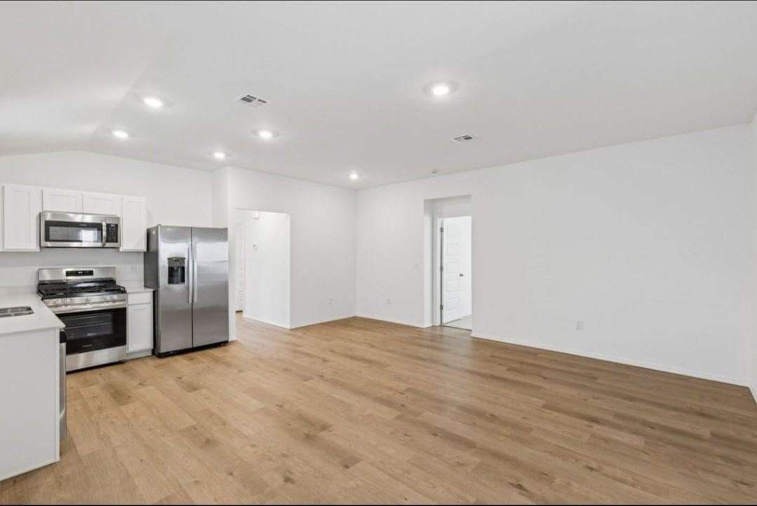 1221 Colt Dr - Photo 3 of 9