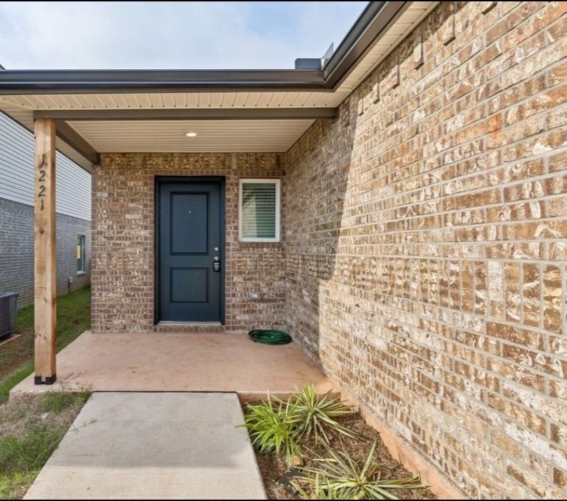 1221 Colt Dr - Photo 4 of 9