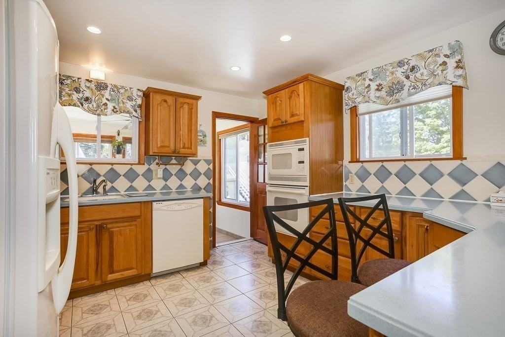 10 Greenbrook Rd - Photo 4 of 16