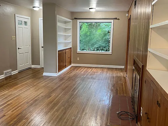 135 Linden St - Photo 5 of 27