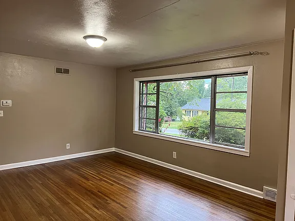 135 Linden St - Photo 6 of 27