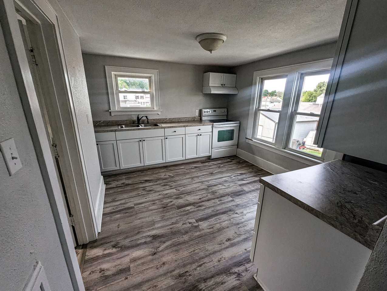 337 1/2 Elm St - Photo 2 of 9