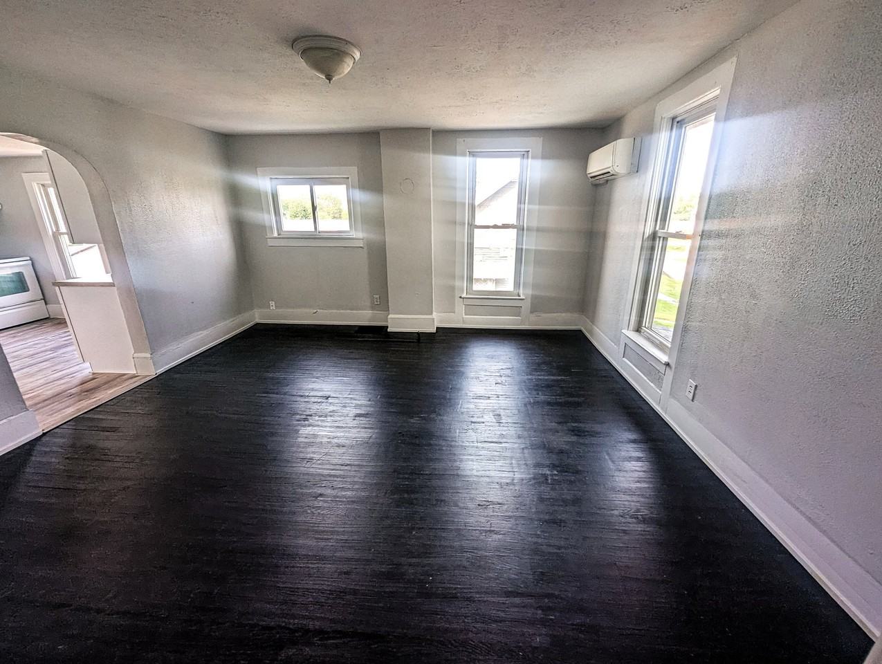 337 1/2 Elm St - Photo 4 of 9