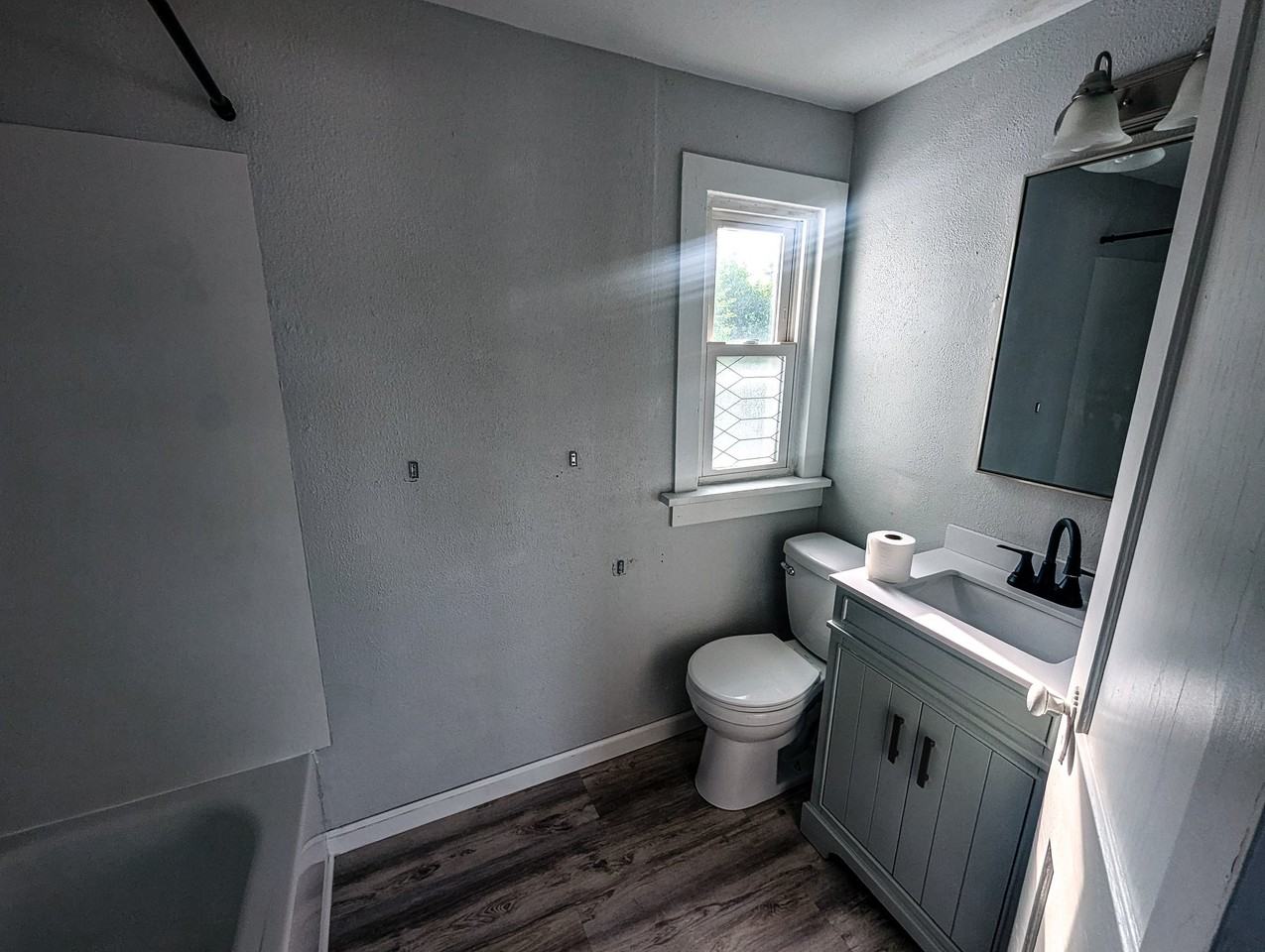 337 1/2 Elm St - Photo 6 of 9
